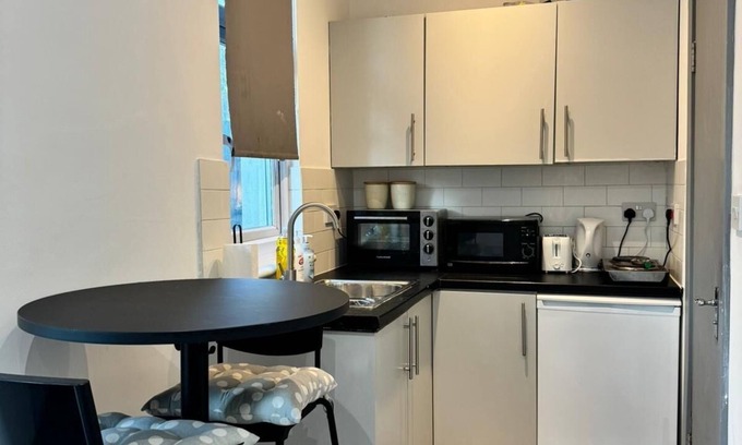 Pettits Apartment | Romford Studio Retreat
