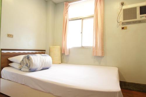 West District Hotel | Ron Gong Hotel