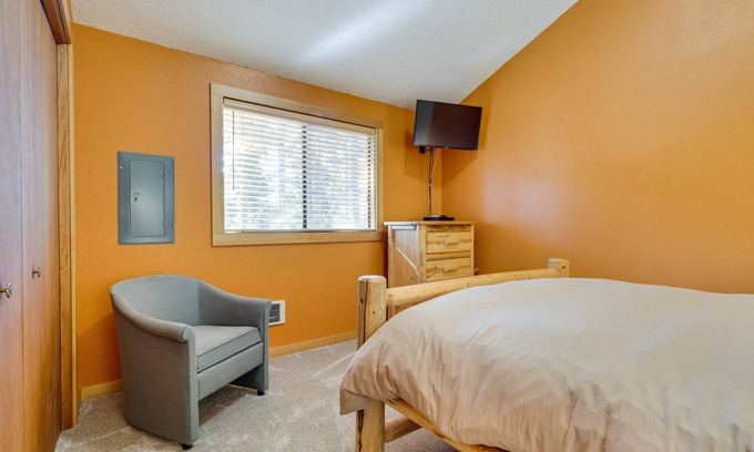 Roslyn Ridge Cabin | Ronald Cabin w/ Private Deck: Near Cle Elum Lake!