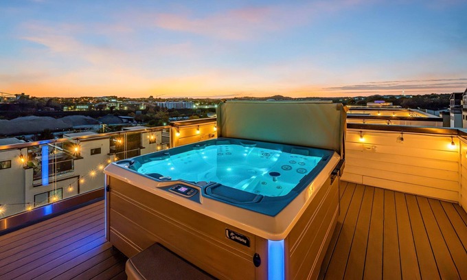 Katie Hill Neighborhood House | Rooftop Hot Tub City Views Pac-man Pool Table