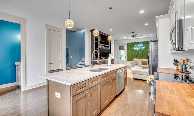 Haynes Area House | Rooftop Large Backyard Fire Pit Near Downtown Nashville