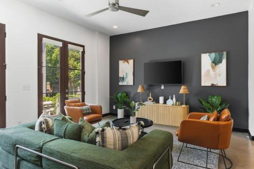 Hillsboro Village House | Rooftop Patio with Parking WALK to Belmont and 12 South