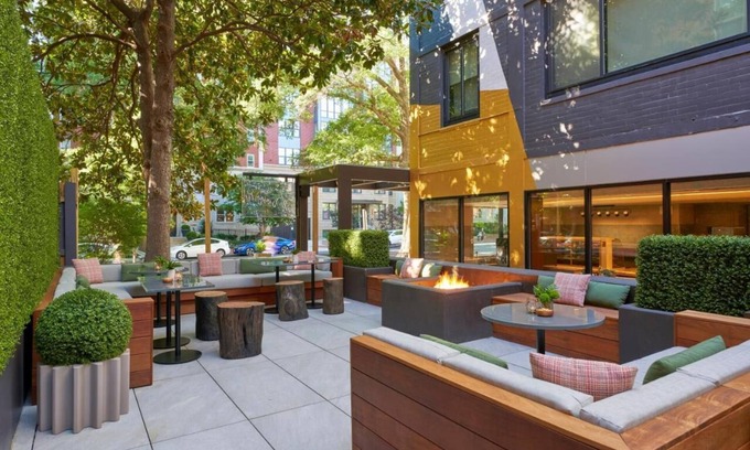 Logan Circle House | Rooftop Pool & Bar! Onsite Parking! Minutes to Capital One Arena!