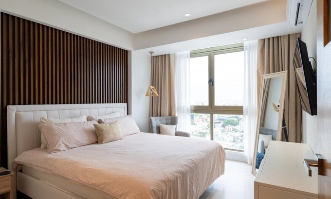 La Arboleda Condo | ★RooftopPool-KINGbed-Views-Gym-WiFi-A/C-YellowKey★
