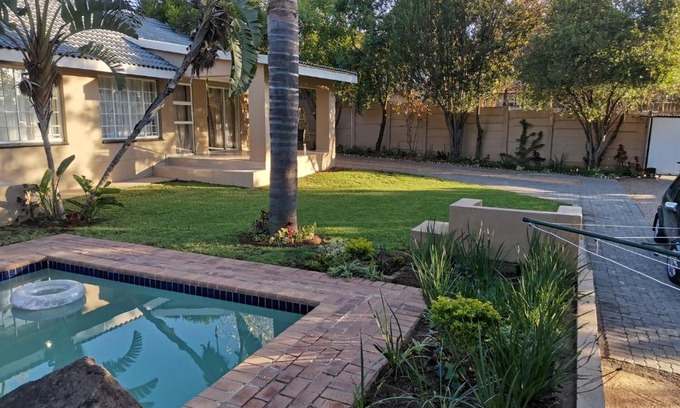 Greater Johannesburg Metropolitan Area House | Rooikrans Guest House