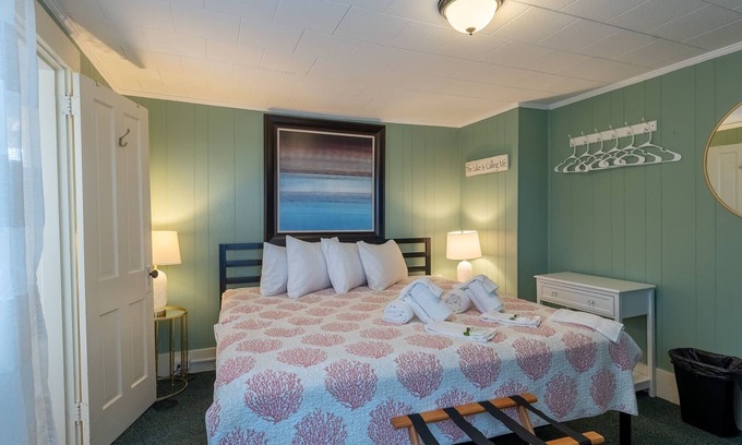 Weirs Beach House | Room 2 (Second Floor Private Bathroom)