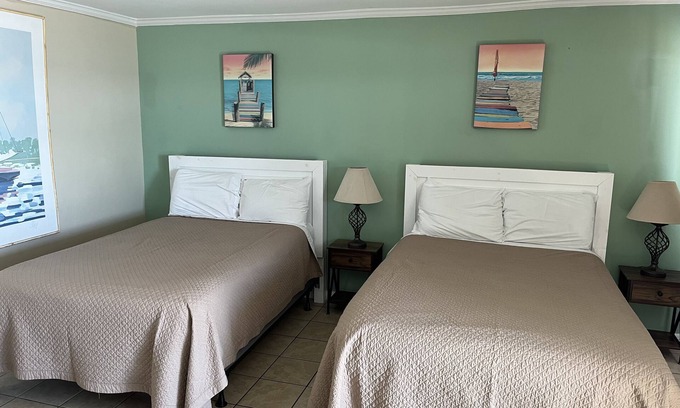 Topsail Beach Hotel | Room#301 Standard 2 Double Beds Pets Yes