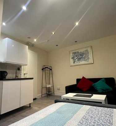 Weavers House | Room 4 - En-suite for 2 people