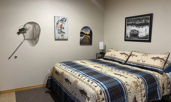 Wolf Creek Cabin | Room 4 @ Montana's Wolf Creek Lodge