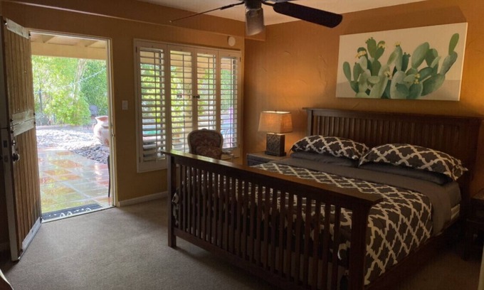 Downtown Palm Springs Apartment | Room 5️⃣ studio in a boutique hotel with kitchen by the pool in downtown PS