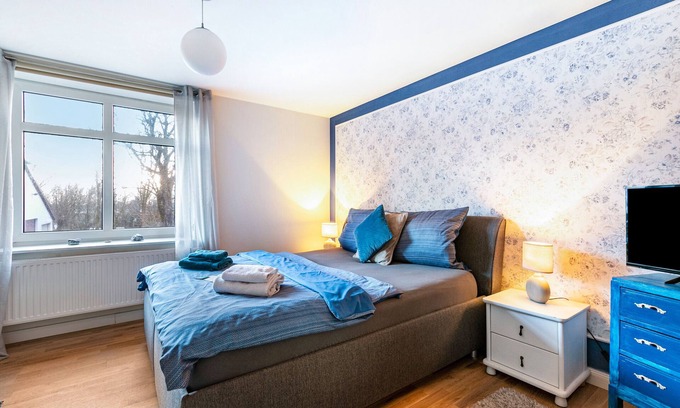 Cecilienkoog Apartment | Room 'Blauquarz' with Shared Garden and Wi-Fi
