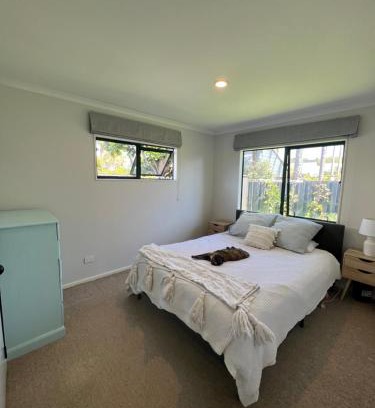 Papamoa Beach House | Room by the beach