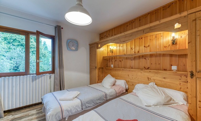 Oz Apartment | Room 'Chambre 2' with Mountain View and Balcony