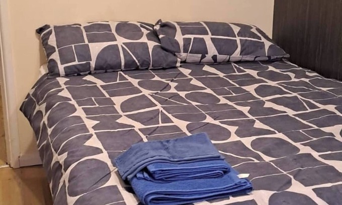 Thorpe Satchville House | Room-charming Leicester Guest Room With