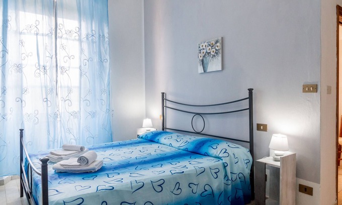 Grosseto Apartment | Room 'Corbezzolo' with Shared Garden and Wi-Fi
