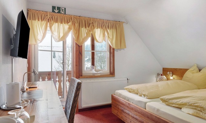 Sankt Georgen im Schwarzwald Apartment | Room 'Doppelzimmer Mit Balkon 24' with Shared Garden, Balcony and Wi-Fi