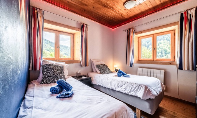 Saint-Jean-dʼAulps Apartment | Room 'Elisthur Chambre N°1' with Mountain View, Shared Terrace and Wi-Fi