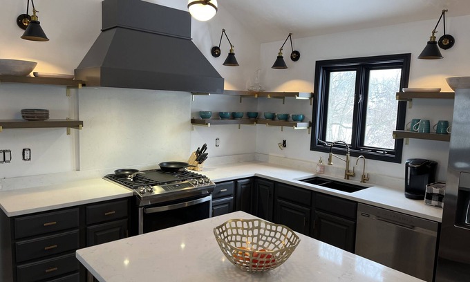 Como House | Room for 10 adults and only 5 minites to downtown Lake Geneva.