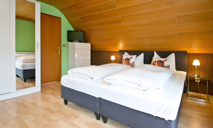 Bad Rippoldsau-Schapbach Apartment | Room 'Helga' with Shared Terrace, Balcony and Wi-Fi