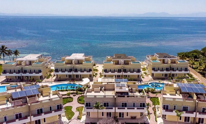 Antoneys Cay Villa | Room in a tourist complex with access to private beach.