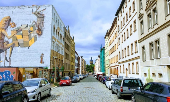 Halle Apartment | Room in City Center Halle with shared bathroom & kitchen - Free WiFi, Netflix, iPad & Ground floor