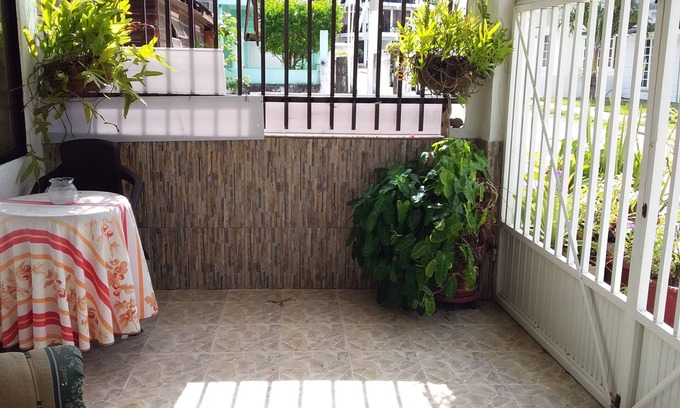 San Andres House | Room in Guest Room - Green Sea Villa Helen Inn - Kilometer 4 Circunvalar