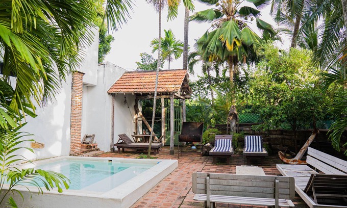 El Cabrero House | Room in Guest Room - Hrc-7s Hotel Room Near the Historic Center With Pool and Breakfast