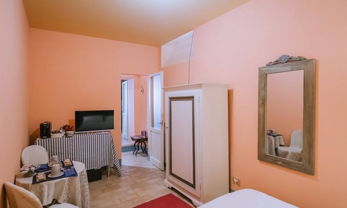 Fermo House | Room in PALACE, in the historic center