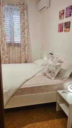 Vilanija House | Room Kris with private entrance & private bathroom