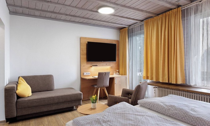 Uehlingen-Birkendorf Apartment | Room 'Nr 4' with Balcony and Wi-Fi