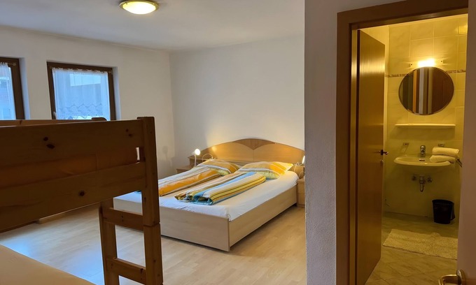 Valle Aurina Apartment | Room 'Pension Waldheim 2' with Mountain View, Shared Garden and Wi-Fi