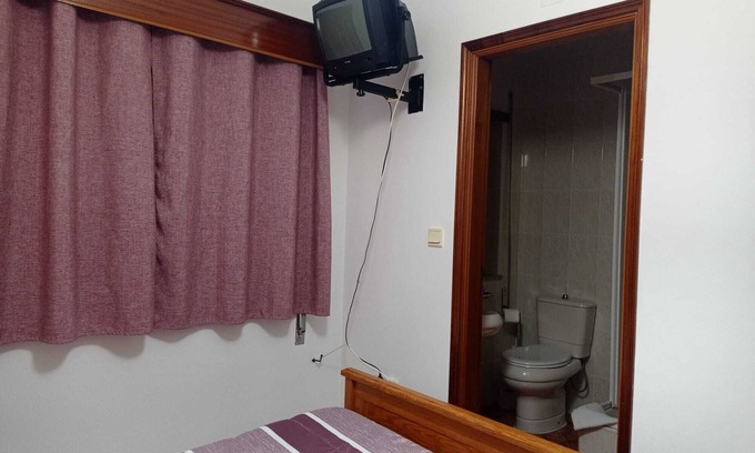 Castro Daire Apartment | Room 'Quarto 2 - Jorge Galinheiro' with Mountain View, Shared Garden and Wi-Fi