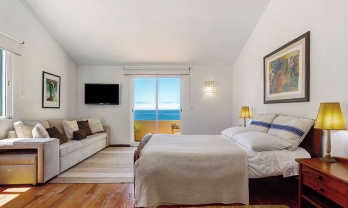 Jardim do Mar Apartment | Room 'Suite Bela Vigia 1' with Shared Pool, Shared Garden and Wi-Fi