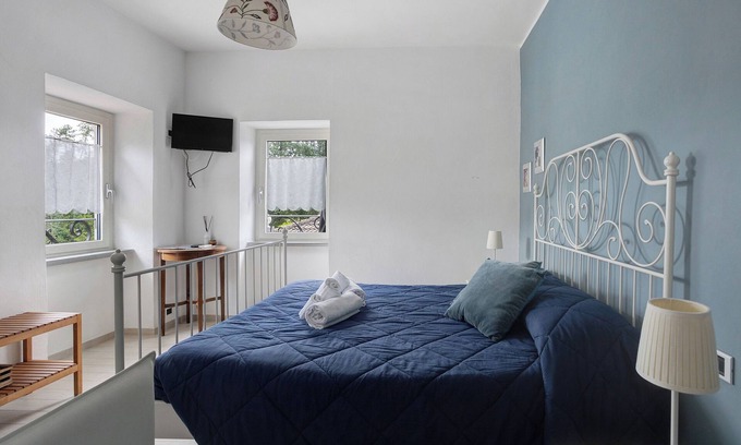 Beverino Apartment | Room 'Vernazza' with Mountain View, Shared Terrace and Air Conditioning