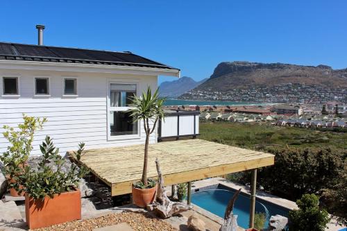 Clovelly Apartment | Room With a View for Two
