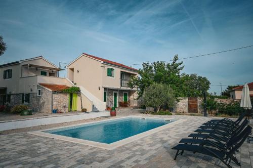Pirovac House | Rooms B&B Linda