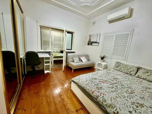 Brighton-le-Sands House | Rooms in a shared house next to a scenic and lively beach