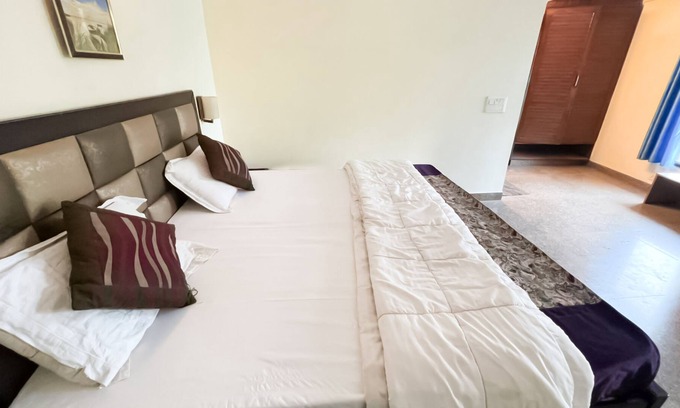 New Friends Colony Hotel | Roomshala 033 Silver Inn NFC