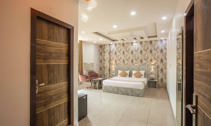 Mahipalpur Hotel | Roomsity Pride