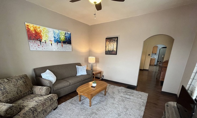 The Hill House | Roomy 1 Br House on The Hill! Mins to Attractions