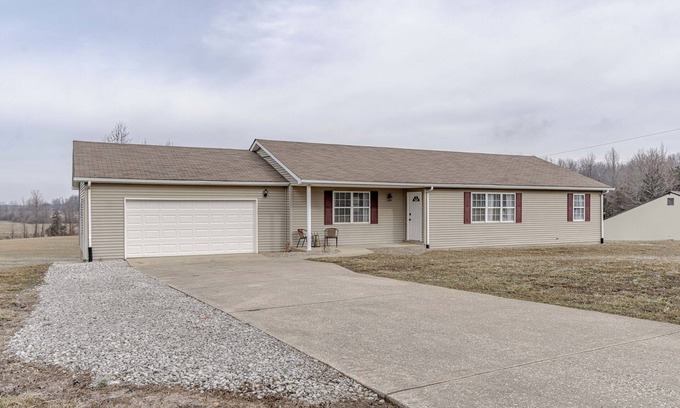 Elizabethtown House | Roomy 4BR in the Heart of the Bluegrass