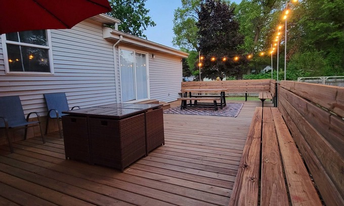 Town of Pines House | Roomy and Cozy 3bd 2ba just mins from Indiana Dunes