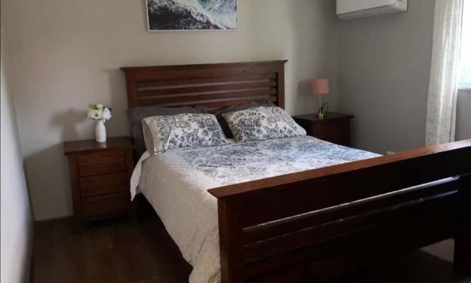 Roselands Apartment | Roomy rosegarden flat in Roselands