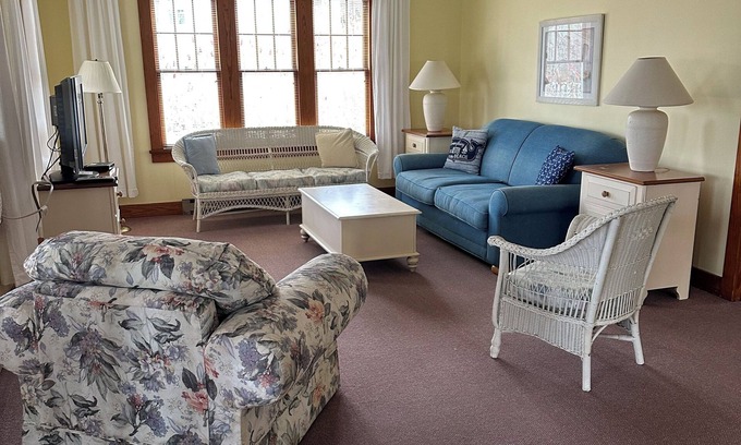 Egg Harbor House | Roomy Two Bedroom House Near Egg Harbor Marina