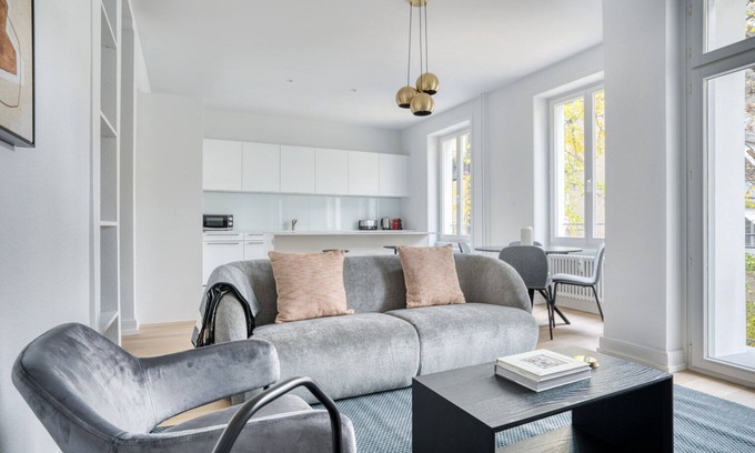 Vorstadte Apartment | Roomy Vorstädte 3.5 Room w/W/D & Storage, 2 min to Market, by Blueground