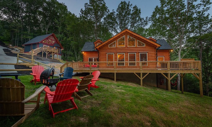 Fairview House | Rooster Nest New Spacious Cabin 69