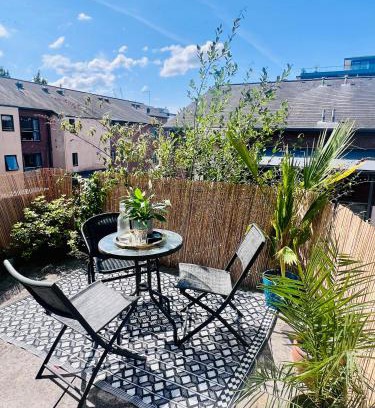 Chinatown Apartment | Ropewalks City Centre Apartment with Roof Terrace