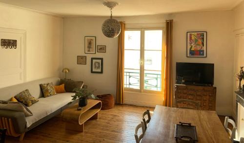 Downtown Angers Apartment | Rosa d'Egada