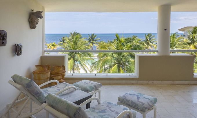 Puerto Morelos Condo | Rosa del Sol, Beachfront PH with astonish view