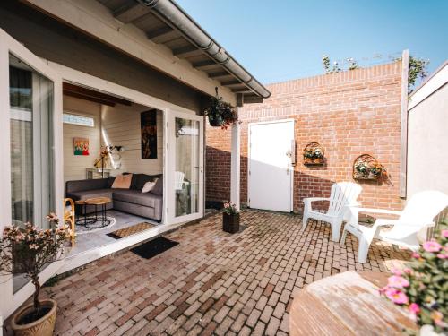 Zandvoort Apartment | Rosa's Cottage, garden and free parking